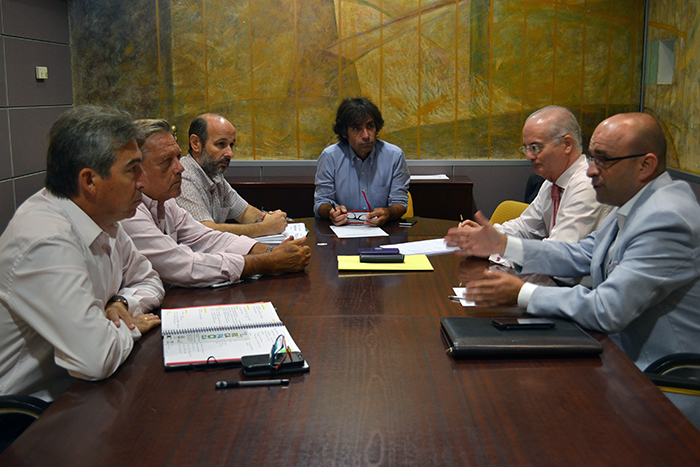 Imagen de la reunión entre la Junta y los distribuidores