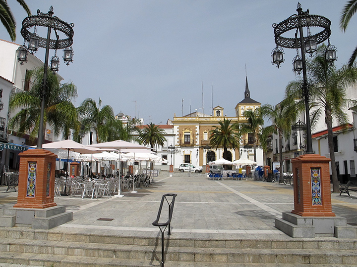 Plaza Ramón y Cajal, en Valverde del Camino (Huelva)