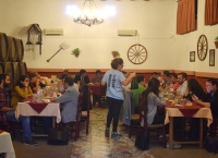 Comida en Bodegas Simeón.