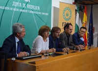 El consejero de Medios Ambiente, José Fiscal, visitó el taller.